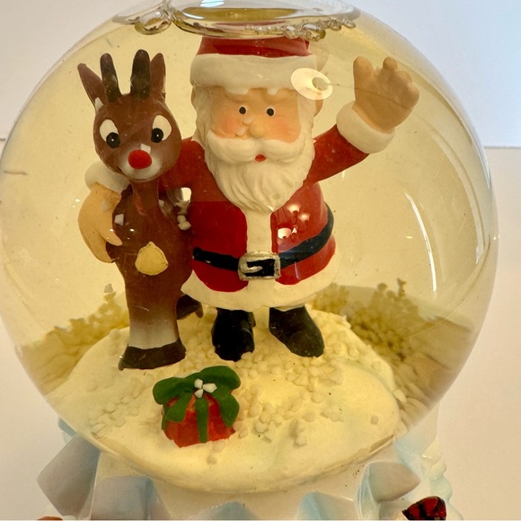 NWT. Rudolph snow globe bank. 2003 Rudolph The Red-Nosed Reindeer Snow Globe - Picture 2 of 15